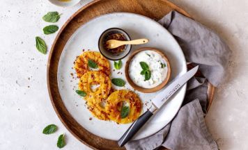 Chilli Ananas Steaks mit Joghurt Minze Dip