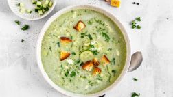 Kalte Gurken-Buttermilch-Suppe