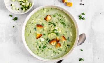Kalte Gurken-Buttermilch-Suppe
