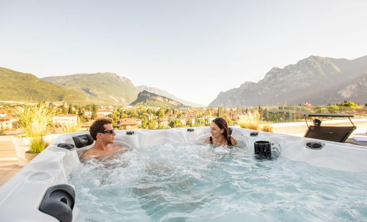 Entspannung im Whirlpool (Foto: Hoody active & happiness hotel)