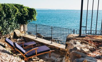 Dieses private Hideaway direkt am Meer verspricht den perfekten Sommer an der Adria