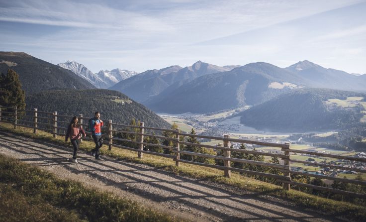 Herbstwanderung durch Olang (Foto: Kottersteger/Dolomitenregion Kronplatz)