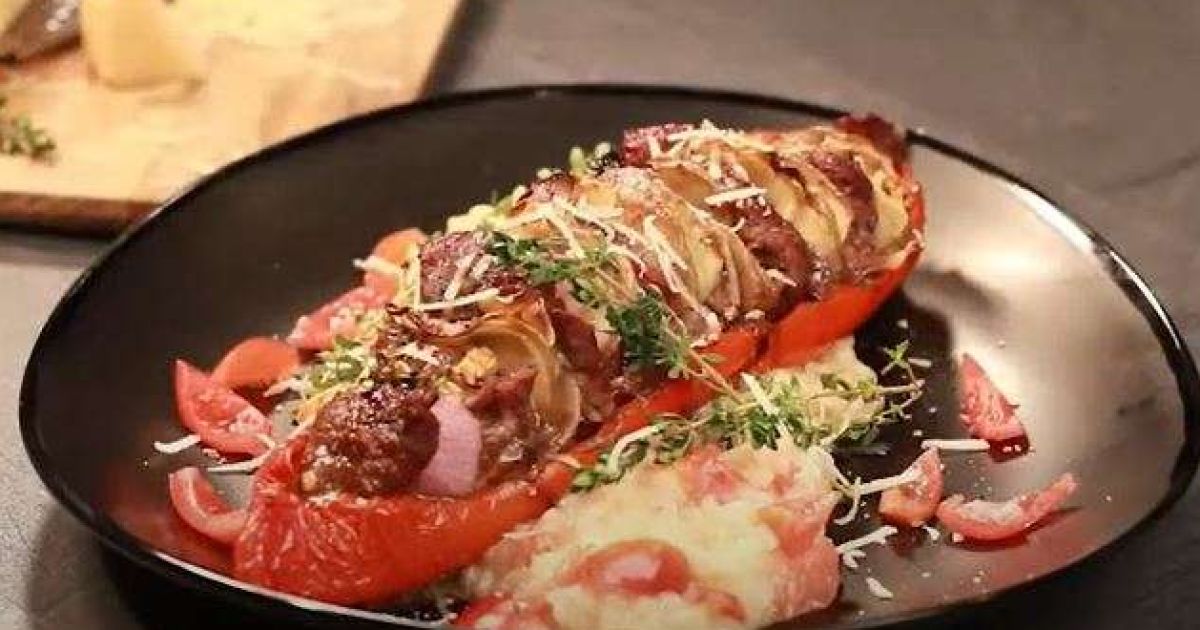 Gefüllter Spitzpaprika mit Hüftsteak und Tomatenrisotto Gefüllter Spitzpaprika mit Hüftsteak und Tomatenrisotto