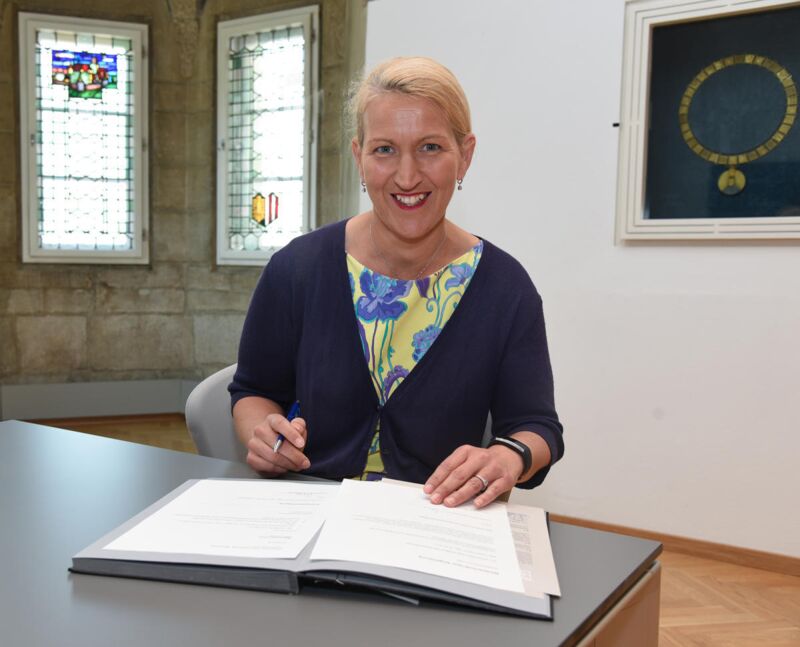 dienstantritt-im-alten-rathaus-f-r-die-neue-magistratsdirektorin-ulrike