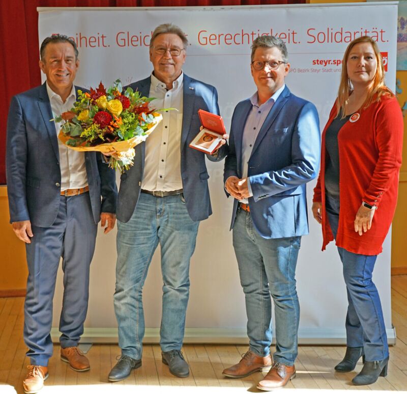 Erich Schwarz erhielt Victor-Adler-Plakette