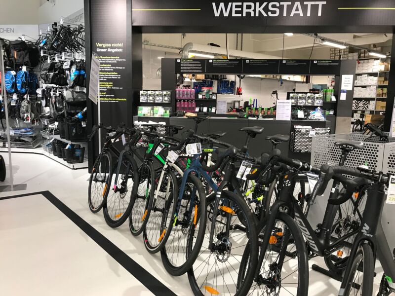 XXL Sports & Outdoor Fahrradmechaniker für die XXL Werkstatt in