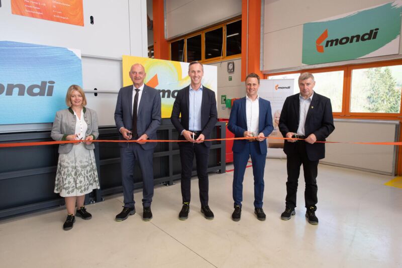 mondi-gr-nburg-weiht-hochmoderne-offset-druckmaschine-ein