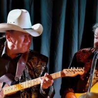 LEONDING. 2 x 2 Freikarten für das Musikkabarett Country Roads.