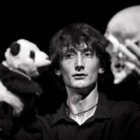 ST. GEORGEN AN DER GUSEN. Puppentheater mit schwarzem Humor: Happy Bones. 23. Oktober, 19.30 Uhr, Bäckerhaus. 2x2 Karten