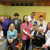 WALDHAUSEN. Grenzlandtheater: Verwechslungskomödie Sch(m)erz lass nach!. 24. Oktober bis 15. November. 3x2 Freikarten