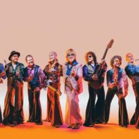 PERG. 5 x 2 Freikarten für die große 70er-Jahre Kult-Schlagershow mit „Fredy Blanco und die Schlaghosen“ am Freitag, 20. März, 20 Uhr, in der Turnhalle Perg