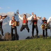 HAIBACH. 2 x 2 Freikarten für Franz Posch und die Innbrüggler, 14. November, in der Hoamat.