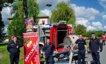 Zahlreiche Feuerwehren waren vor Ort. (Foto: Rene Oberhuemer)