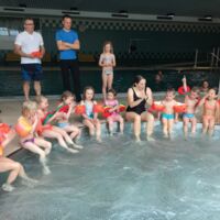 Schwimmen lernen: Früh anfangen, aber ohne Druck