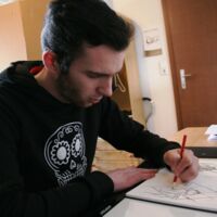 Schwarz-weiße Kunst auf Bio-Shirts: Kreativer Sarleinsbacher setzt auf Umweltfreundlichkeit