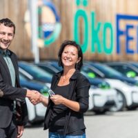 ÖkoFEN stockt Dienstwagenflotte um 25 neue Elektroautos auf