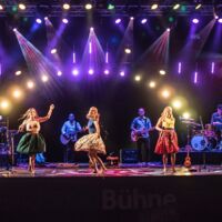 Poxrucker Sisters wieder auf der Bühne: Vor einer kreativen Pause geht es mitsamt Baby auf Herzklopfn-Tour