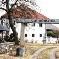Heiraten auf einem Kraftplatz mit Fernblick: Ehemaliger Chirurg geht unter die Hochzeitsanbieter