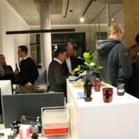 Zwölf Coworker haben ihr gemeinsames Büro im Granitlab bezogen