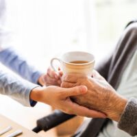 Weil Pflegepersonal fehlt, bleiben Betten in den Altenheimen leer