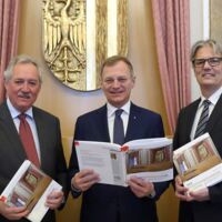 Demokratie in Buchform: Das Werk Der Oberösterreichische Landtag ist neu erschienen