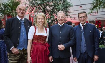Landesrat Christian Dörfel, Landeshauptmann-Stellvertreterin Christine Haberlander, Landeshauptmann Thomas Stelzer und Landesrat Markus Achleitner (v. l.) (Foto: Land OÖ/Peter C. Mayr)