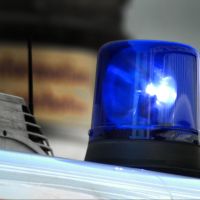 Auto prallte gegen Brückenpfeiler