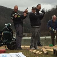 Drei Vespas im Stausee versenkt