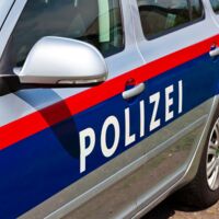 Unbekannte beschädigten mehrere Autos
