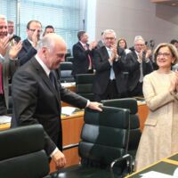 Sesselrücken in der Landesregierung: Mikl-Leitner ist erste NÖ-Landeshauptfrau