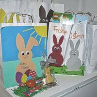 Schülern beschenken zu Ostern Kinder im Frauenhaus