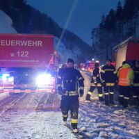 Schneeeinsatz: Langenloiser Feuerwehrleute halfen in Annaberg