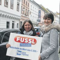 Tips-Glücksengerl verschenkte in Eferding Gutscheine für die Fussl Modestraße