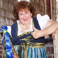 „Gstanzl singa“-Premiere in Hörsching mit Renate Maier