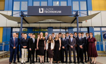 Die Klasse 5AHME, Fachrichtung Mechatronik, am Linzer Technikum (Foto: Thomas Brunner photography)