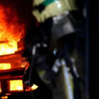 230 Helfer bei Brand in Holzbau-Betrieb