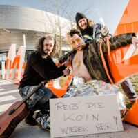 Künstlerkollektiv: Protestaktion bei KTM-Motohall