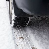 Frontalzusammenstoß auf schneeglatter Fahrbahn in St. Marienkirchen