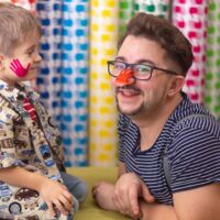 Benefiz-Event Hands up High: Mit vielen helfenden Händen besondere Hürden im Leben überwinden