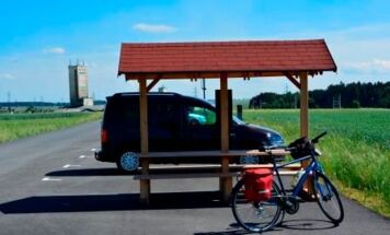 Der Startplatz des Radweges etwas außerhalb von Göpfritz/Wild mit einem Parkplatz
Alle Fotos: Schacherl 