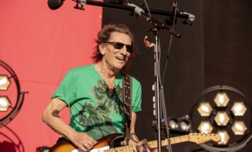 Ronnie Wood & His Band www.aleks-photo.com