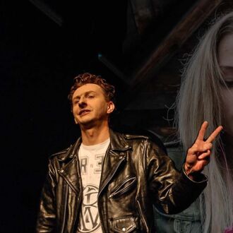 OUT! – Gefangen im Netz