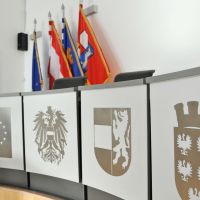 Gemeinderatssitzung St. Pölten: Beschluss der Gebührenerhöhung und Debatte um Mindestsicherung