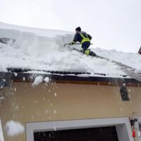 Feuerwehr Arbesbach im Einsatz: Dächer von Schneelasten befreit
