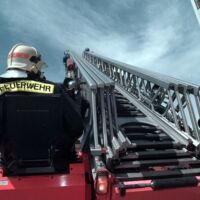 Landwirt stürzte in Kronstorf mit Traktor über Böschung