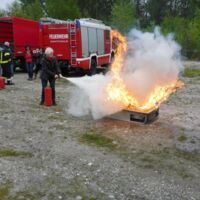 Verhalten im Brandfall – erste Löschhilfe: Feuerwehr Enns lädt ein