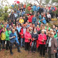 Mehr als hundert Wanderer marschierten für Gipfelkreuz auf dem Zeißberg