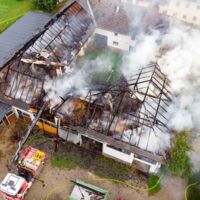 Vermutlich Blitzschlag: Wirtschaftstrakt von Bauernhof abgebrannt