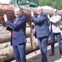 LH Stelzer auf Firmenbesuch bei Ortner-Holz: Das Jahrhundert des Holzes ist angebrochen!