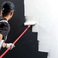 Mann (29) bei Malerarbeiten in Tirol schwer verletzt